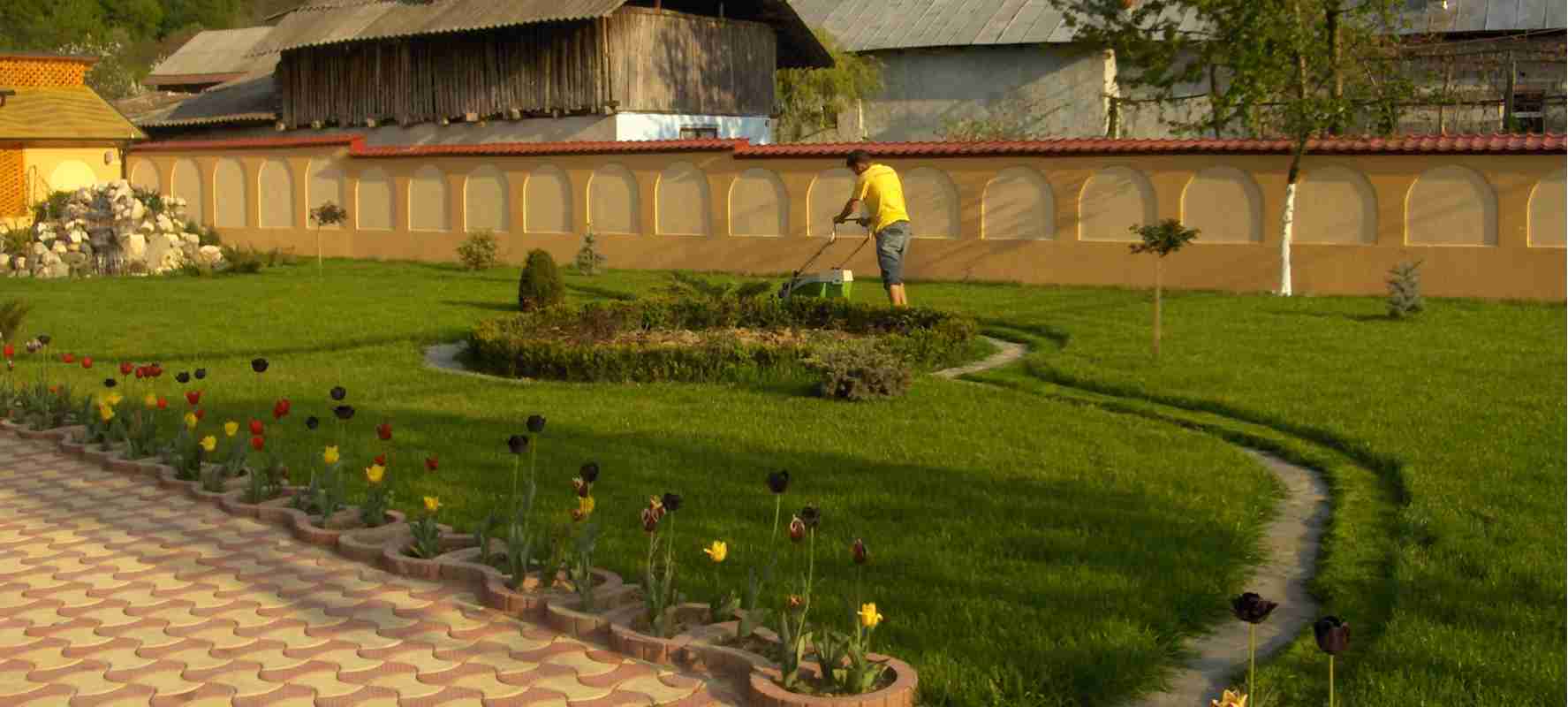 Hidrogarden Hidrogarden Intretinere gradini si spatii verzi 1 2