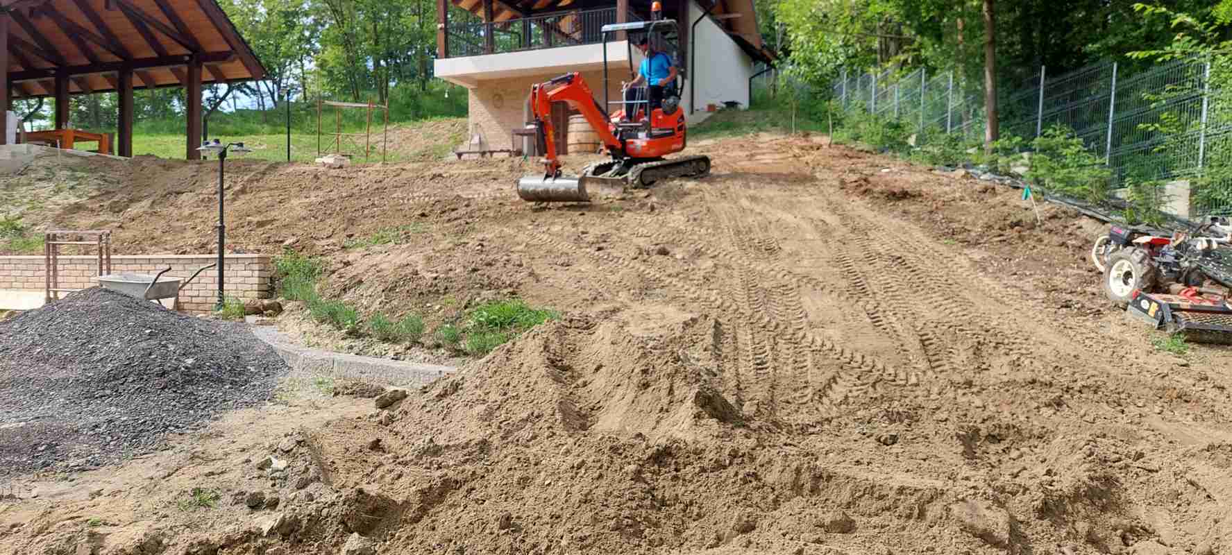 Hidrogarden Hidrogarden Realizare gradina in Curte de Arges in panta 01